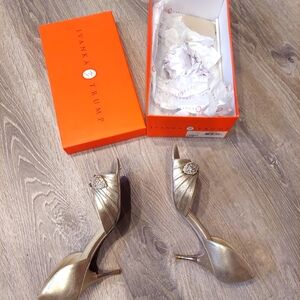 Ivanka Trump Gold Sy Heels size 7.5